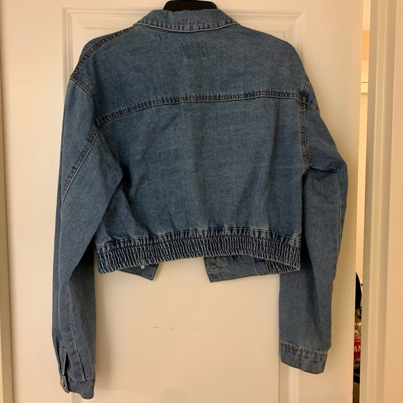 Cropped denim jacket size large - Picture 2 of 2